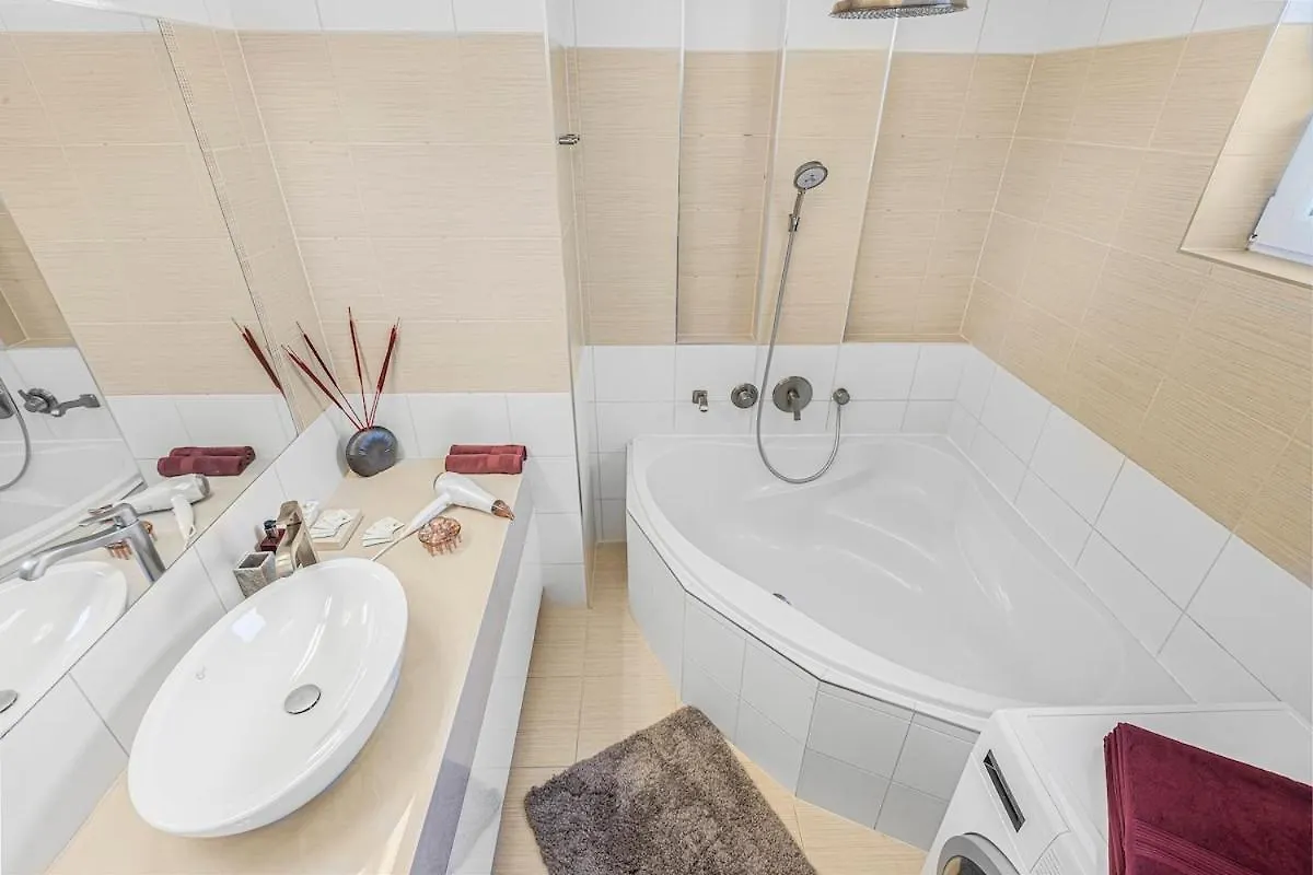 Apartament New Large Apartment, Free Parking! Praga Czechy