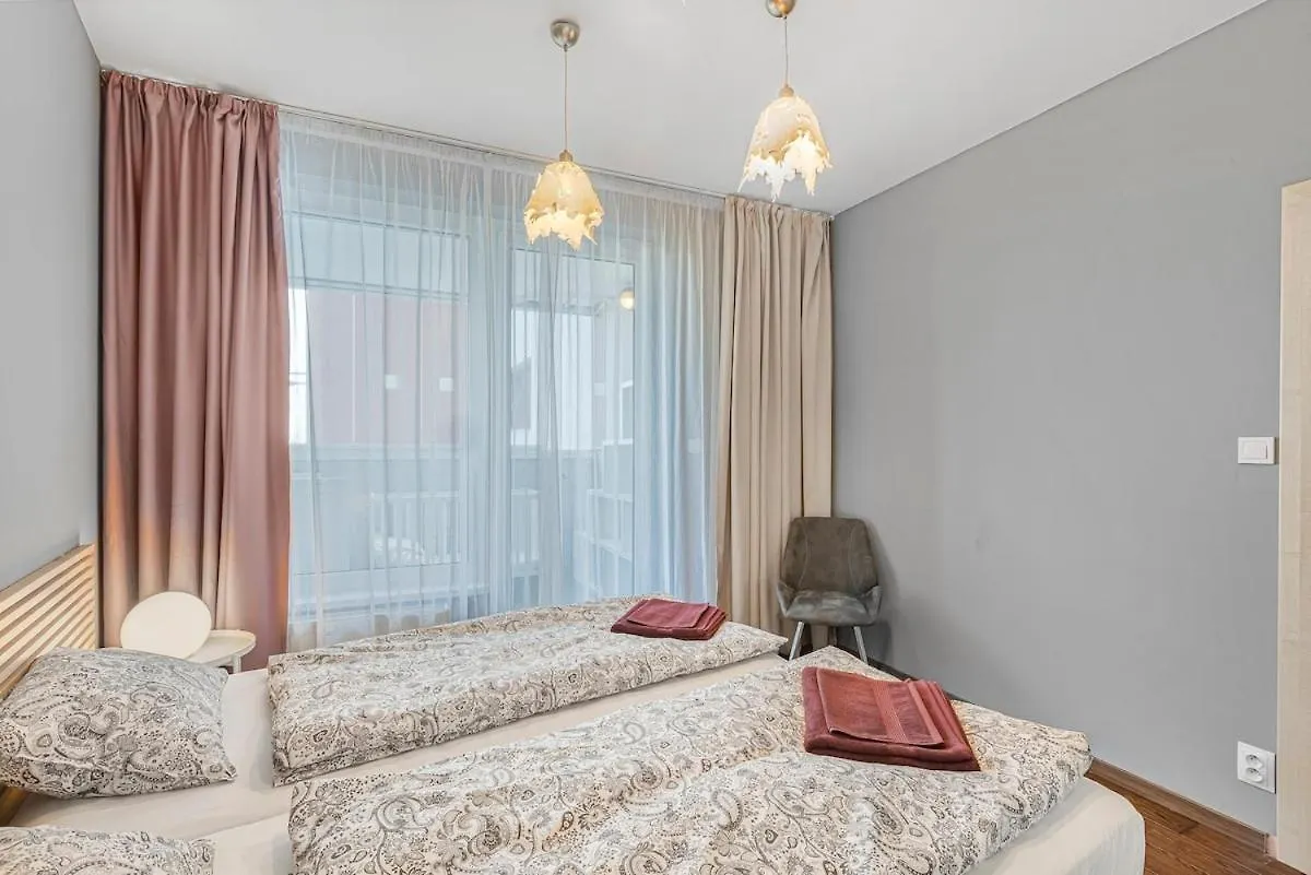 New Large Apartment, Free Parking! Praga