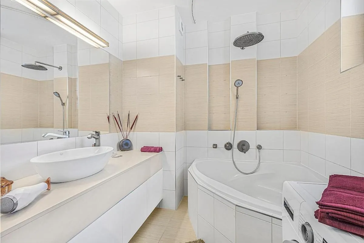 New Large Apartment, Free Parking! Praga Apartament