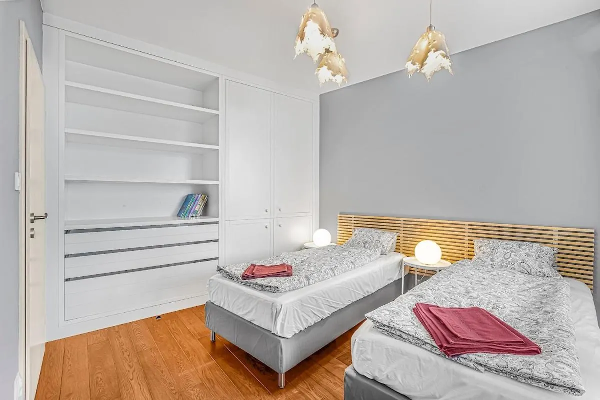New Large Apartment, Free Parking! Praga