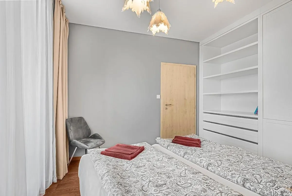 New Large Apartment, Free Parking! Praga 0*,  Czechy
